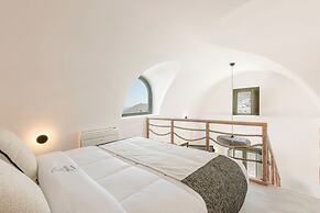 Acro Caldo Suites