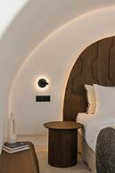 Acro Caldo Suites