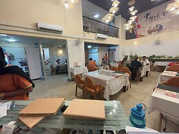 Mango restaurant and apartment hotel