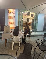 Mango restaurant and apartment hotel