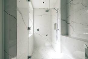 Claridge House by SLO