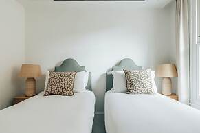 Claridge House by SLO