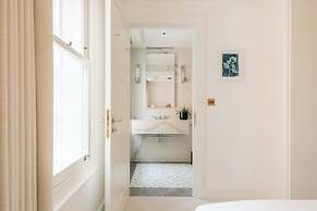 Claridge House by SLO