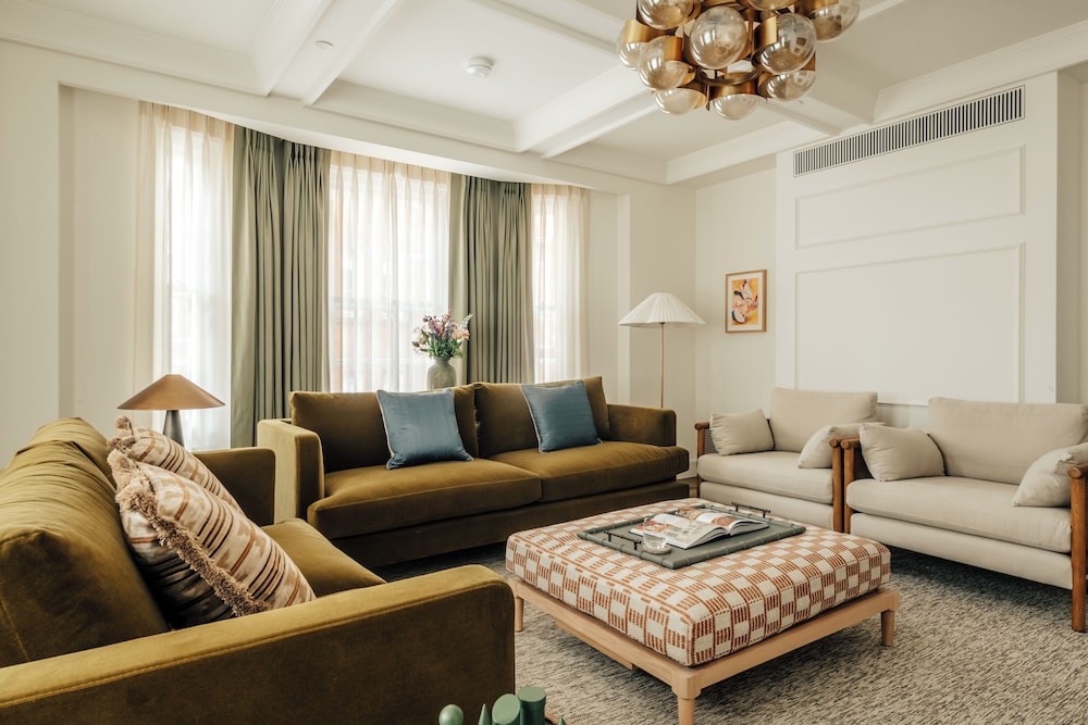Claridge House by SLO