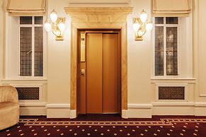 Claridge House by SLO