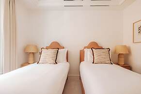 Claridge House by SLO
