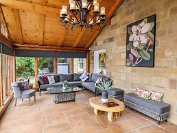 Crossbutts Farmhouse