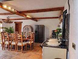 Crossbutts Farmhouse