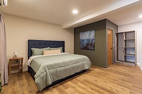 Lora Loca Inn