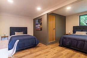 Lora Loca Inn