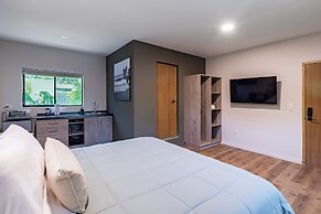 Lora Loca Inn