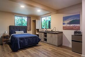 Lora Loca Inn