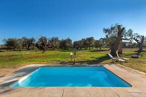 Trullo Mandorlo by Wonderful Italy
