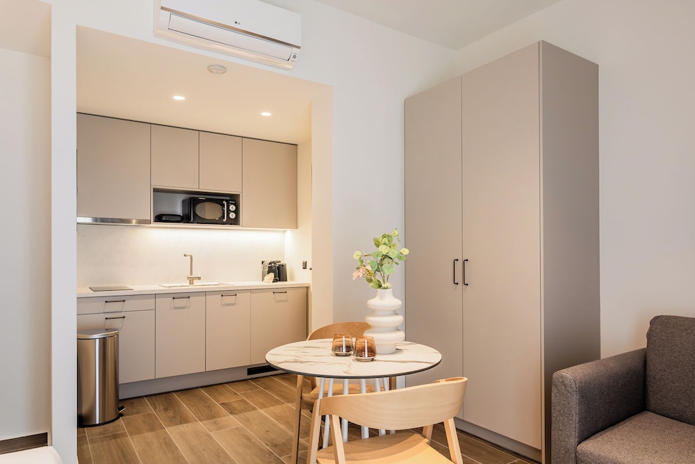 KLEO by Zoia Living