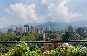 Grand By Jalo