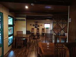 Mahina Lodge