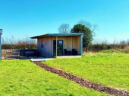 Paulton - Sleeps 2 - Petfriendly - Hottub - Garden