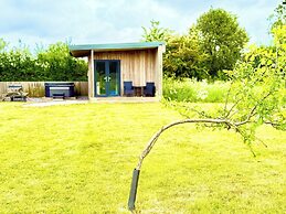 Paulton - Sleeps 2 - Petfriendly - Hottub - Garden