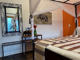 Moyoni Africa Lodge & Tours