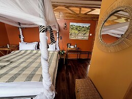 Moyoni Africa Lodge & Tours