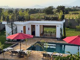 Moyoni Africa Lodge & Tours