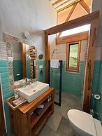 Moyoni Africa Lodge & Tours