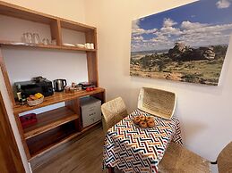 Moyoni Africa Lodge & Tours