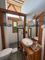 Moyoni Africa Lodge & Tours