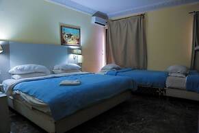 Hotel Tazi-Traditional Riad