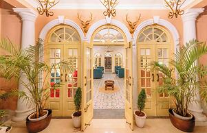 HOTEL WHITE RABBIT