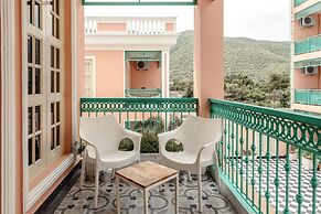 HOTEL WHITE RABBIT