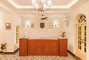HOTEL WHITE RABBIT