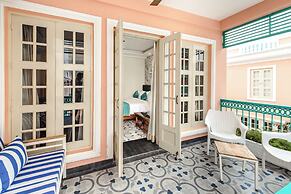 HOTEL WHITE RABBIT