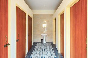 HOTEL WHITE RABBIT
