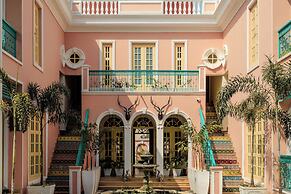 HOTEL WHITE RABBIT