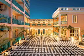 HOTEL WHITE RABBIT