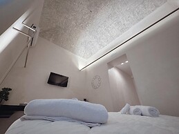 Corona Suite
