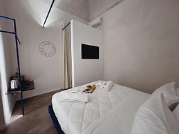 Corona Suite