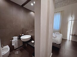 Corona Suite