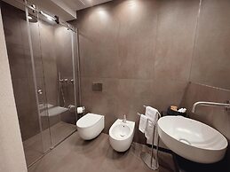 Corona Suite