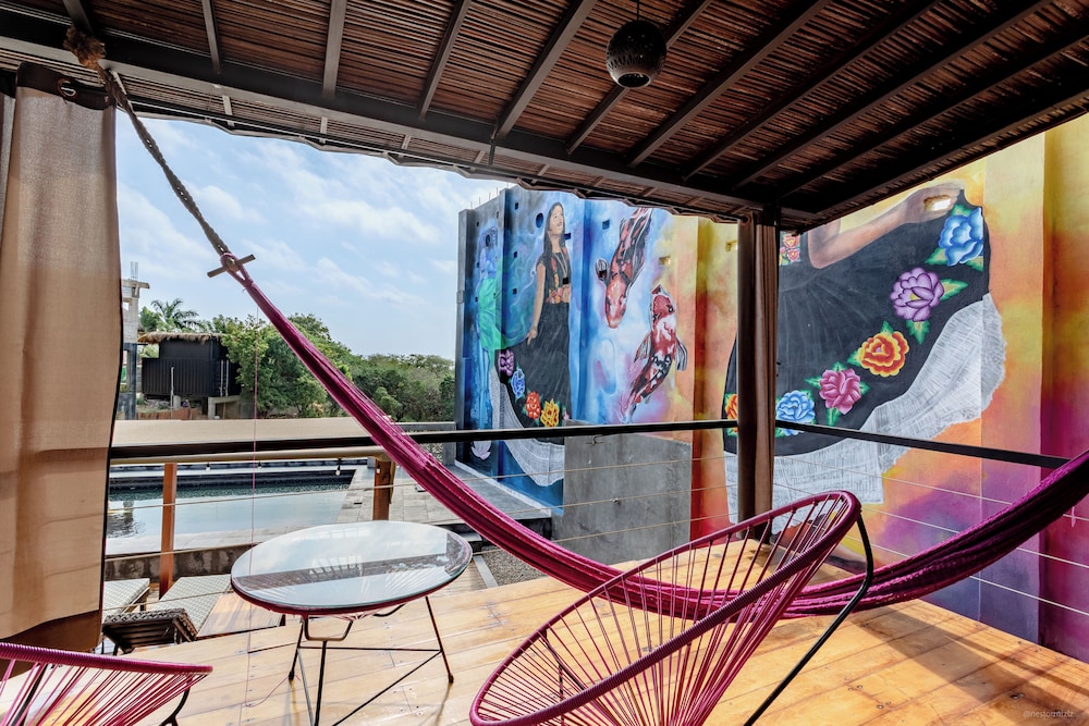 Cabane Container Hotel - Adults Only