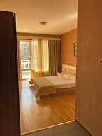 Hotel NOY