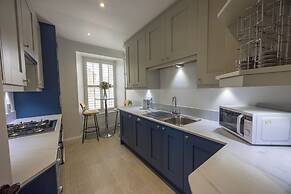 Short Walk to the Beach - 2 Guests - Free Parking