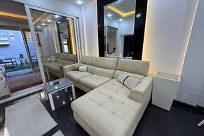 326 2BR Townhouse 2 Bath TV Backyard