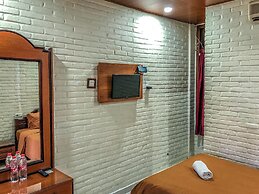 Tripletree Arys Garden Hotel