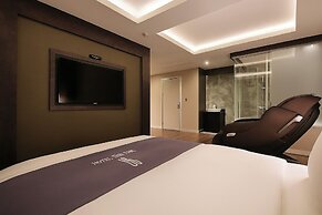 Modern Hotel