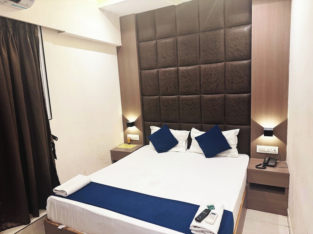 Hotel Sahara Residency