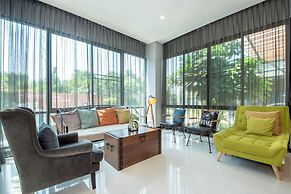 Penny - Farthing Pool Villa
