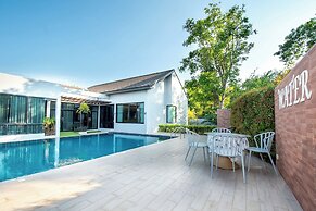 Penny - Farthing Pool Villa