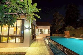 Penny - Farthing Pool Villa